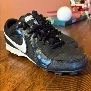 Nike women’s  Black and White Softball cleats 6.5